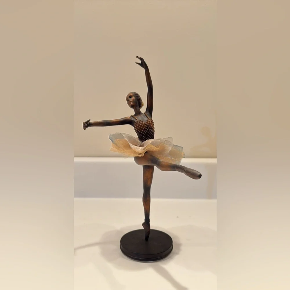 Ashton Drake Galleries “Dance of the Lily” - Picture 2 of 4